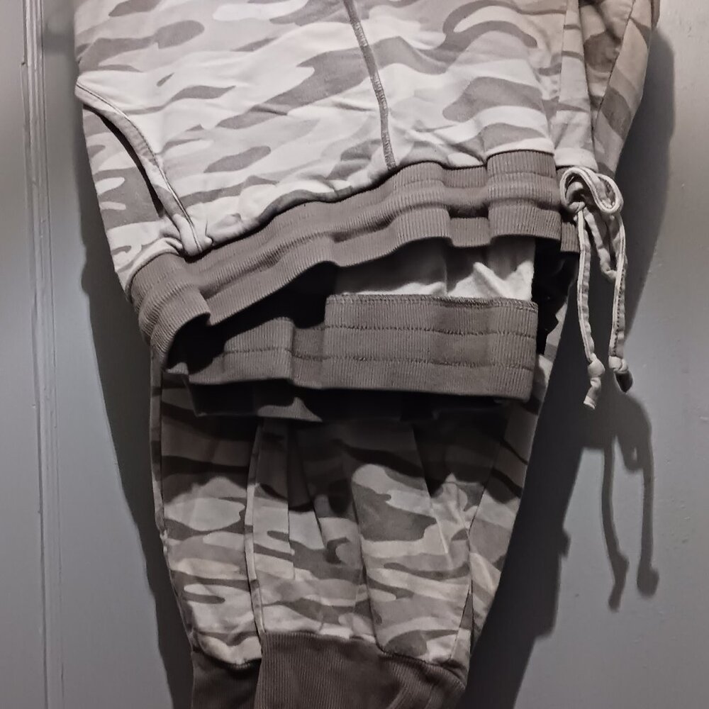 Everyday Crop Active Camo Jogger